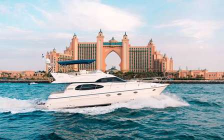 Dubai: Private Yacht Cruise with Option to Add Gourmet Food