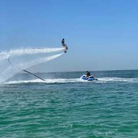 30-Min Dubai Flyboard with Instructor & Free Ice Cream