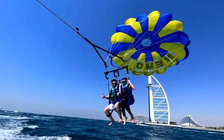 Dubaj: Parasailing Tour z widokiem na Burj Al Arab i lodami