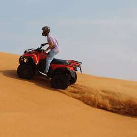 Dubaj: Safari na quadach, wielbłądy i obóz z kolacją BBQ