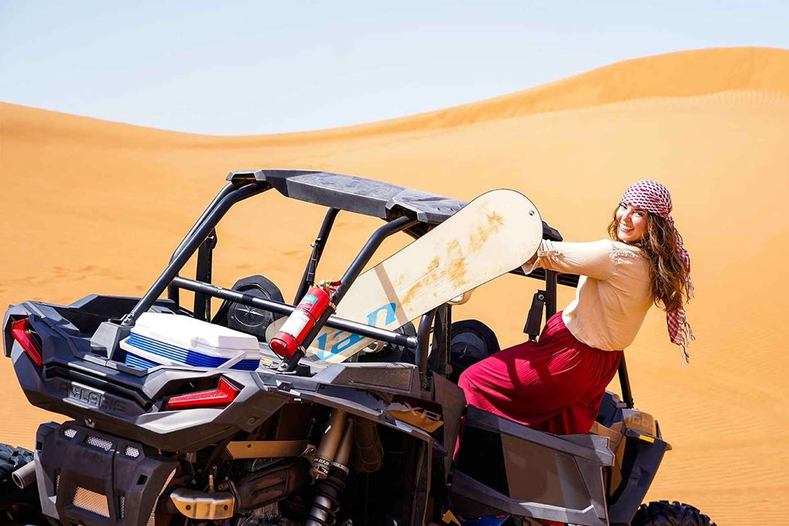 Dubaj: Pustynia Red Dune, przejażdżka buggy po wydmach i kolacja w formie bufetu BBQ