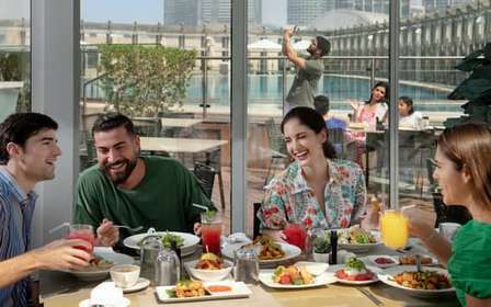 Burj Khalifa 124 i lunch lub kolacja na dachu, The Burj Club
