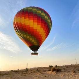 Dubaj: lot balonem z transportem i przekąskami