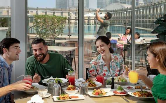 Burj Khalifa 124 i lunch lub kolacja na dachu, The Burj Club