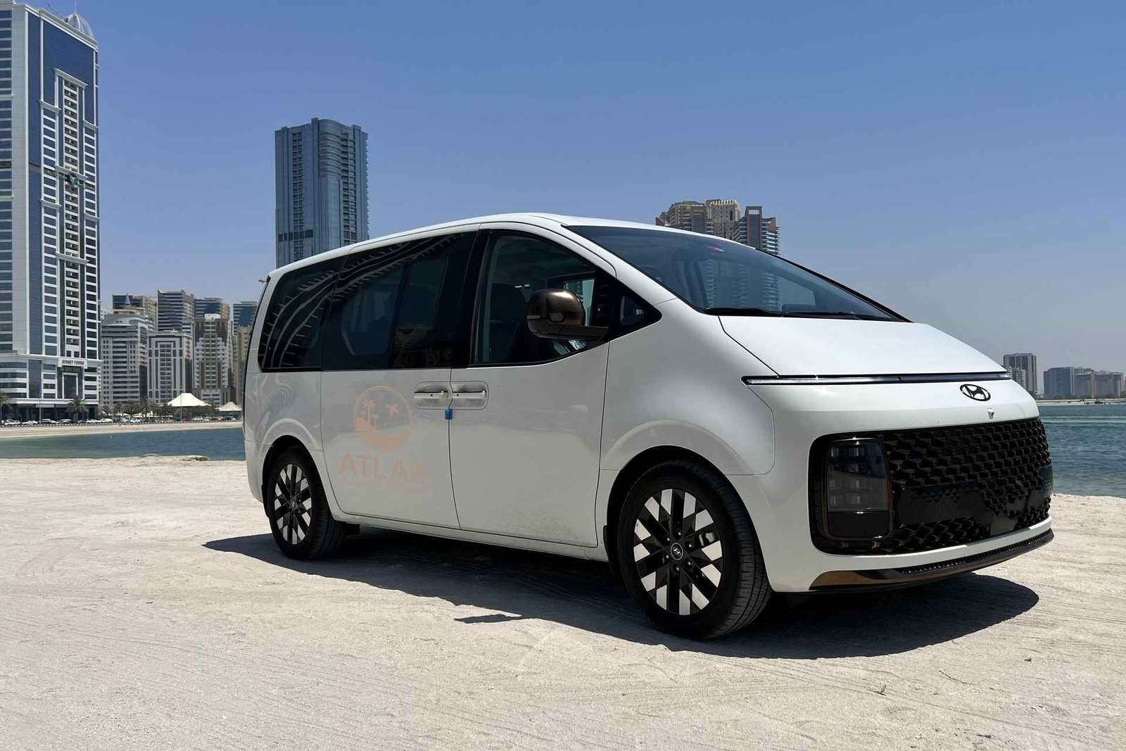 Dubaj/Abu Zabi: prywatny transport z przewodnikiem