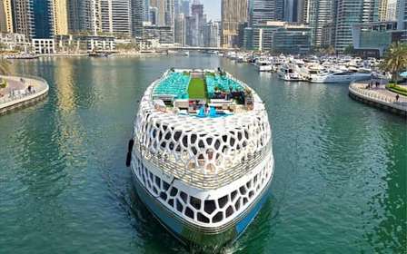 Dubaj: Rejs mega jachtem z kolacją w formie bufetu