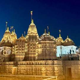 From Dubai: BAPS Hindu Temple And Sheikh Zayed Mosque Tour