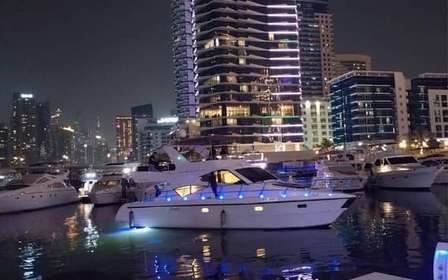 Luksusowa wycieczka jachtem po Dubai Marina: AinDubai, JBR i port (1 godzina)
