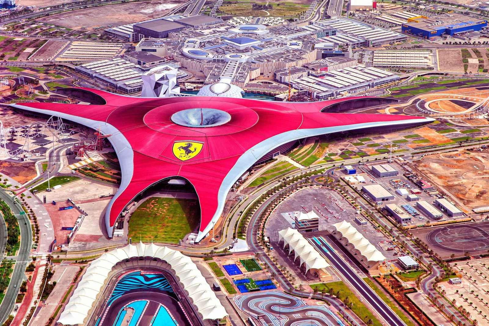 Z Dubaju: Meczet Szejka Wielkiego Zayeda i wejście do Ferrari World