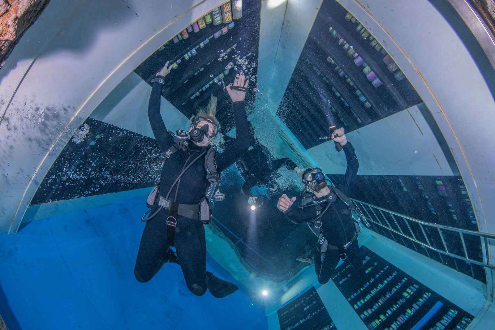 Dubaj: Nurkowanie z przewodnikiem dla certyfikowanych nurków w Deep Dive