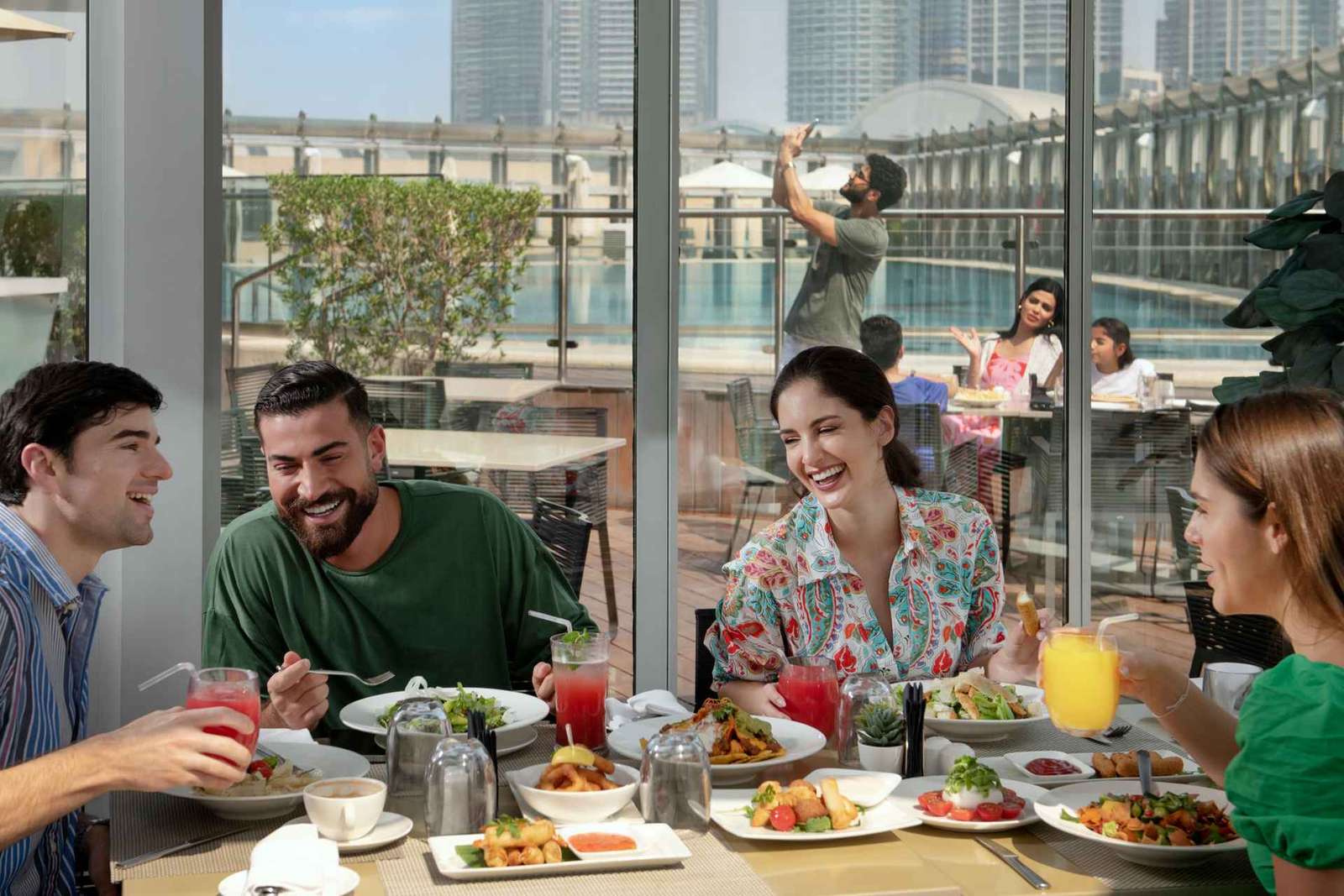 Burj Khalifa 124 i lunch lub kolacja na dachu, The Burj Club