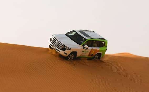 Safari po czerwonych wydmach: wielbłąd, sandboarding, kolacja