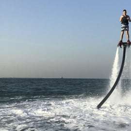 Dubaj: 30minutový let na flyboardu s výhledem na Burdž Al Arab