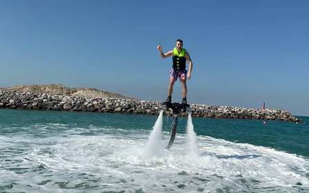 Dubaj: 30minutový let na flyboardu s výhledem na Burdž Al Arab