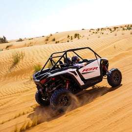 Dubaj: Pustynia Red Dune, przejażdżka buggy po wydmach i kolacja w formie bufetu BBQ