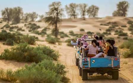 Dubaj: Safari w zabytkowym Land Roverze z kolacją