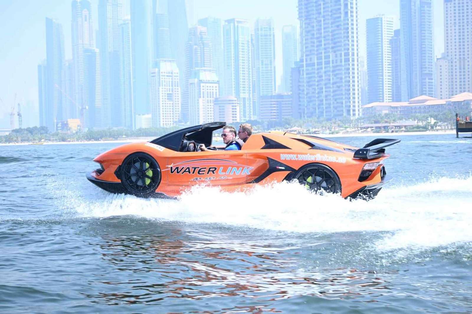 Dubaj: Luksusowy odrzutowiec Lamborghini do wynajęcia w Dubai Marina