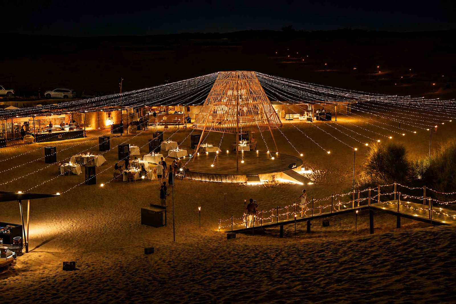 Dubai: Sonara Camp Sunset and Dinner, Shows, and Activities
