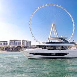 Dubai: Private VIP Luxury Yacht Tour with BBQ & Drinks