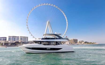 Dubai: Private VIP Luxury Yacht Tour with BBQ & Drinks