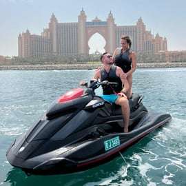 Dubaj: Wycieczka na nartach wodnych z widokiem na hotel Atlantis i Burdż al-Arab