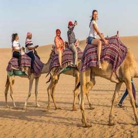 Dubaj: Pustynne safari, jazda na wielbłądzie, sandboarding i kolacja BBQ