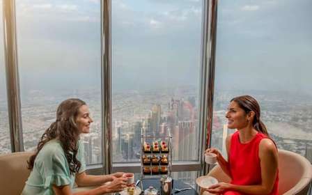 Dubaj: Bilet wstępu do Burj Khalifa "The Lounge" z lekkim posiłkiem