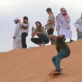 Dubaj: Samodzielna przygoda z buggy z opcjonalną kolacją BBQ