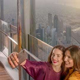 Dubaj: Bilet wstępu do Burj Khalifa "The Lounge" z lekkim posiłkiem