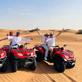 Dubaj: Pustynne safari VIP, quady, jazda na wielbłądzie, grill i show