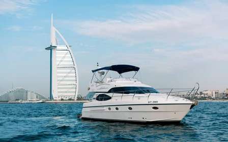 Dubaj: prywatny rejs jachtem z opcją dodania wykwintnego posiłku