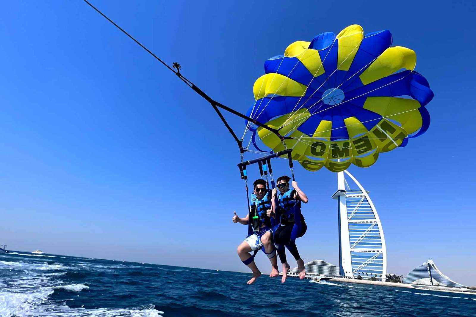 Dubaj: Parasailing Tour z widokiem na Burj Al Arab i lodami