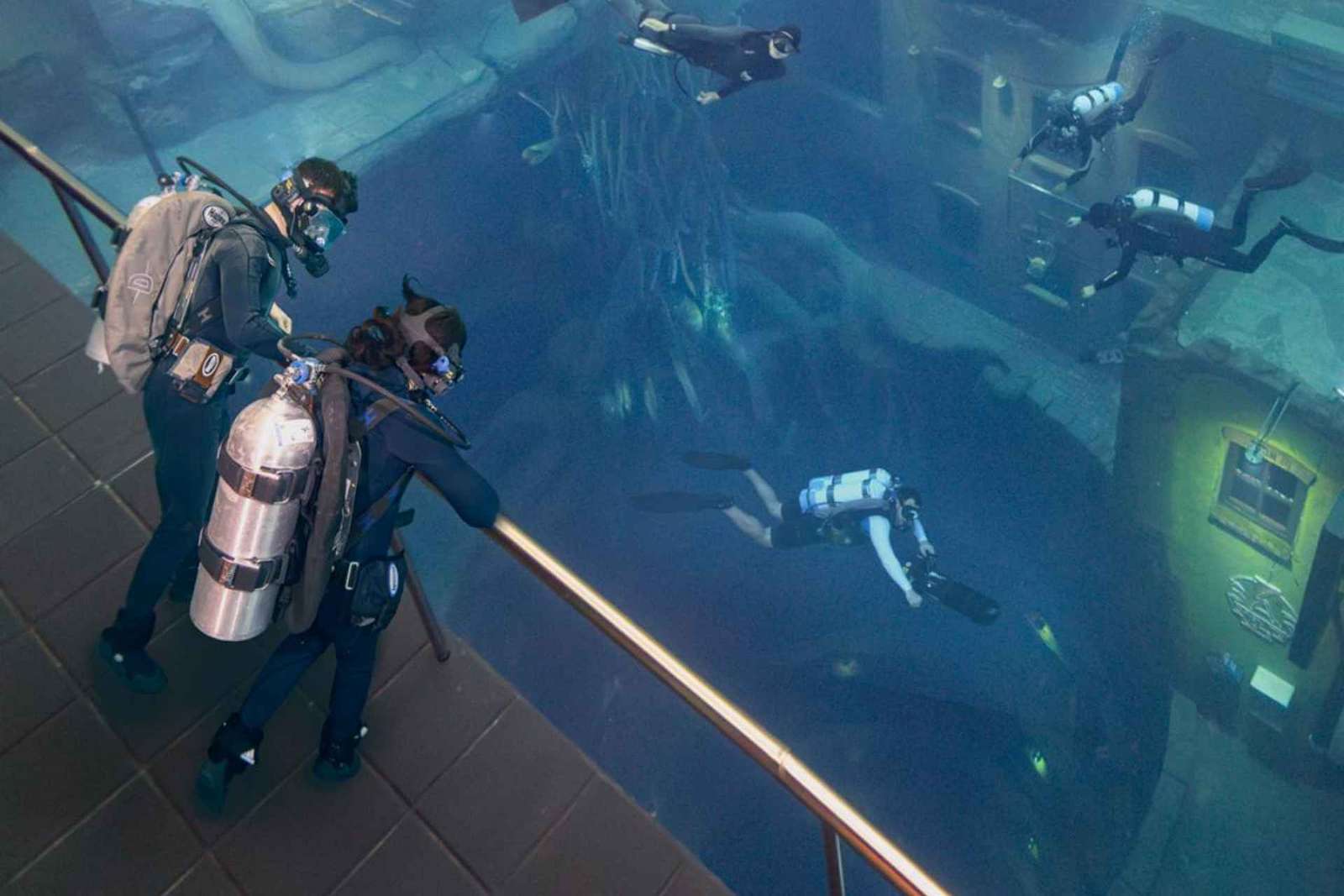 Dubai: Sunken City Walk at Deep Dive - Not Certifcate Needed