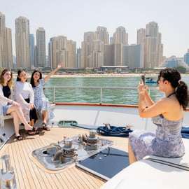 Dubaj: Wycieczka luksusowym jachtem z możliwością dodania lunchu BBQ