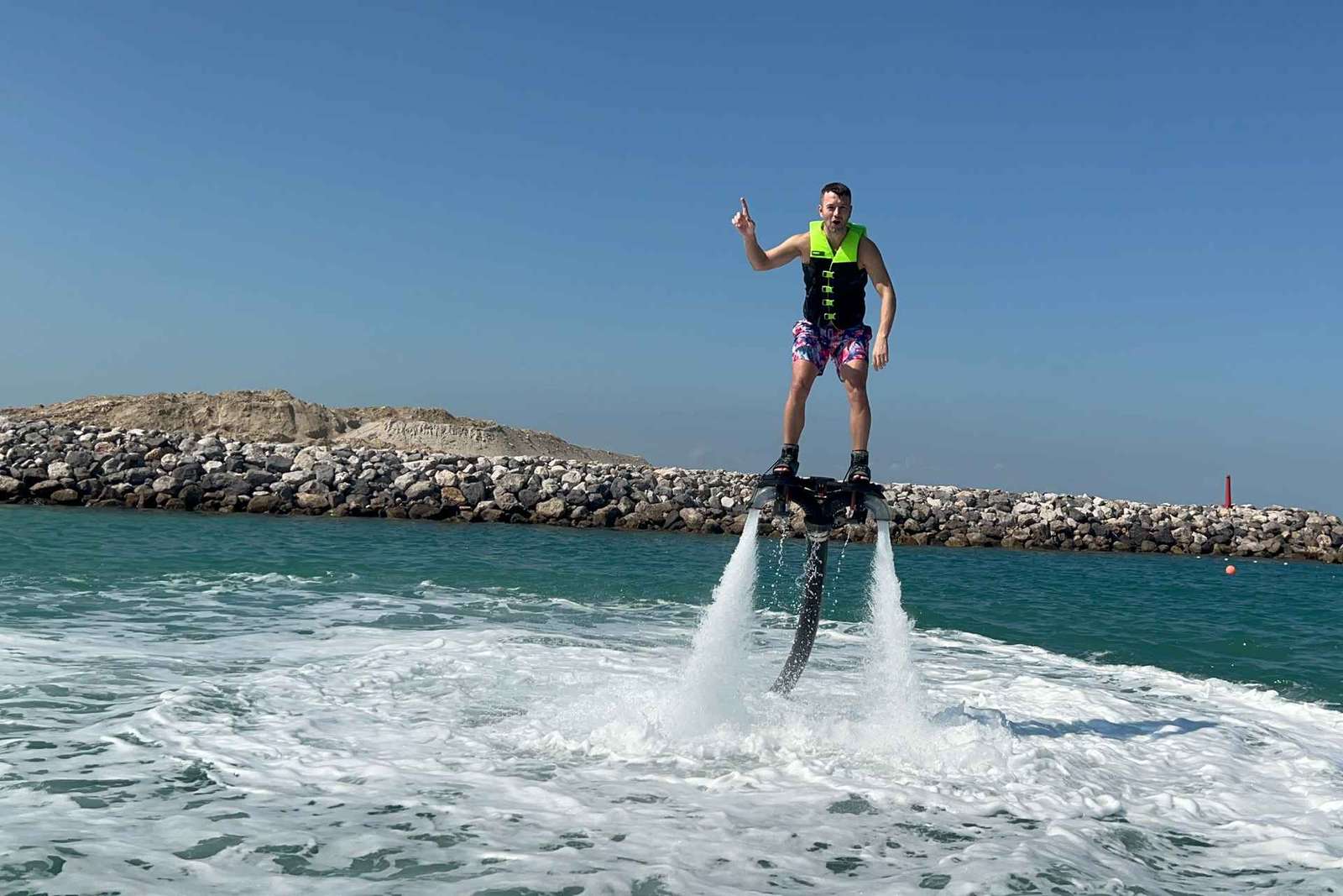 Dubaj: 30minutový let na flyboardu s výhledem na Burdž Al Arab