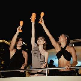 Dubaj: Marina Yacht Party z grillem, nielimitowanymi napojami i DJ-em