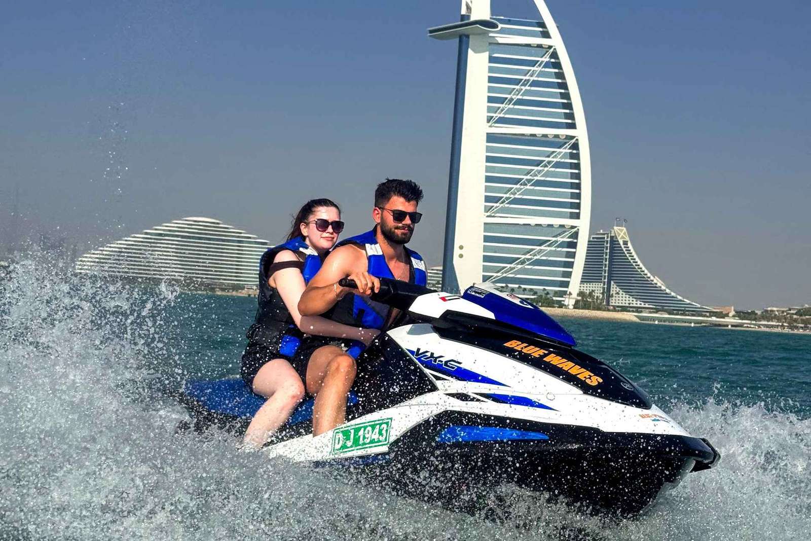 Europejska firma oferująca skutery wodne w Dubaju: przeżyj przygodę na skuterach wodnych do Burj