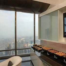 Dubaj: Bilet wstępu do Burj Khalifa "The Lounge" z lekkim posiłkiem