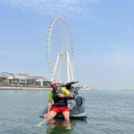 Dubaj: Wycieczka na nartach wodnych z widokiem na hotel Atlantis i Burdż al-Arab