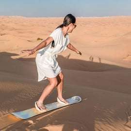 Dubaj: Pustynne safari, jazda na wielbłądzie, sandboarding i kolacja BBQ