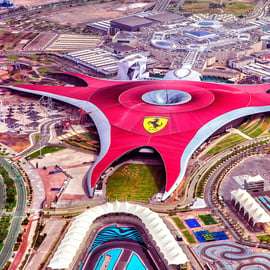 Z Dubaju: Meczet Szejka Wielkiego Zayeda i wejście do Ferrari World