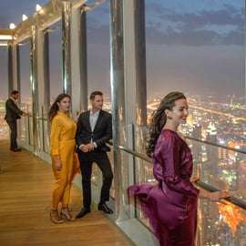 Dubaj: Bilet wstępu do Burj Khalifa "The Lounge" z lekkim posiłkiem