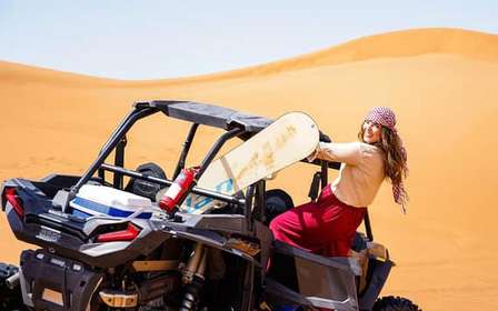 Dubaj: Pustynia Red Dune, przejażdżka buggy po wydmach i kolacja w formie bufetu BBQ