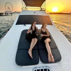 Luksusowa wycieczka jachtem po Dubai Marina: AinDubai, JBR i port (1 godzina)