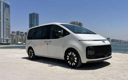Dubaj/Abu Zabi: prywatny transport z przewodnikiem
