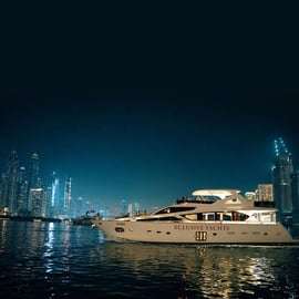 Dubai Marina: Wycieczka jachtem z opcjonalnym śniadaniem lub grillem