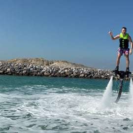 Dubaj: 30minutový let na flyboardu s výhledem na Burdž Al Arab