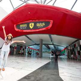 Z Dubaju: Jednodniowa wycieczka do Abu Zabi z biletem do Ferrari World