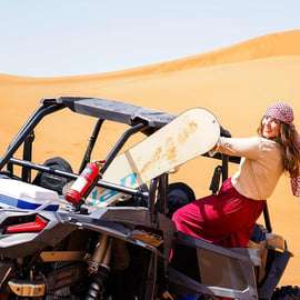 Dubaj: Pustynia Red Dune, przejażdżka buggy po wydmach i kolacja w formie bufetu BBQ