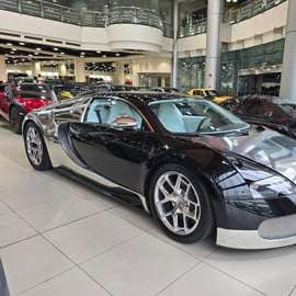 Dubai: Luxury Car Showroom Tour with Dubai Mall Drop-Off